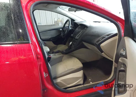 2014 Ford Focus Se z USA, uszkodzony, nr VIN 1FADP3F28EL121510